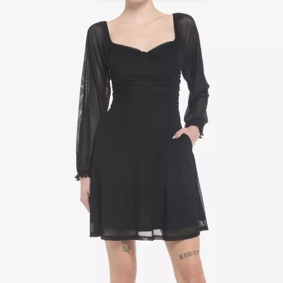 Black Bust Cup Ruched Peasant Long-Sleeve Dress - Picture 2 of 9